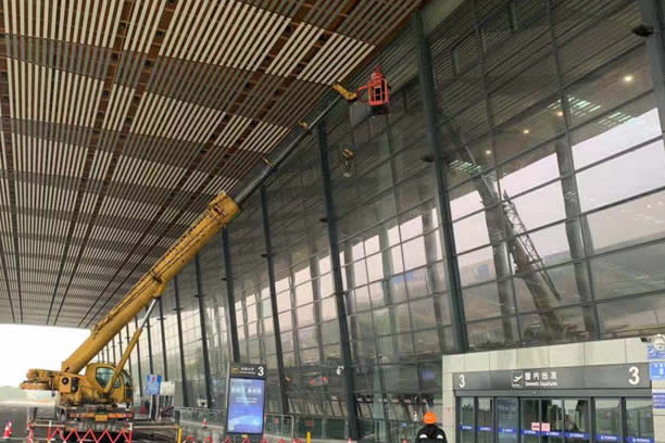 普宁玻璃幕墙维护和保养